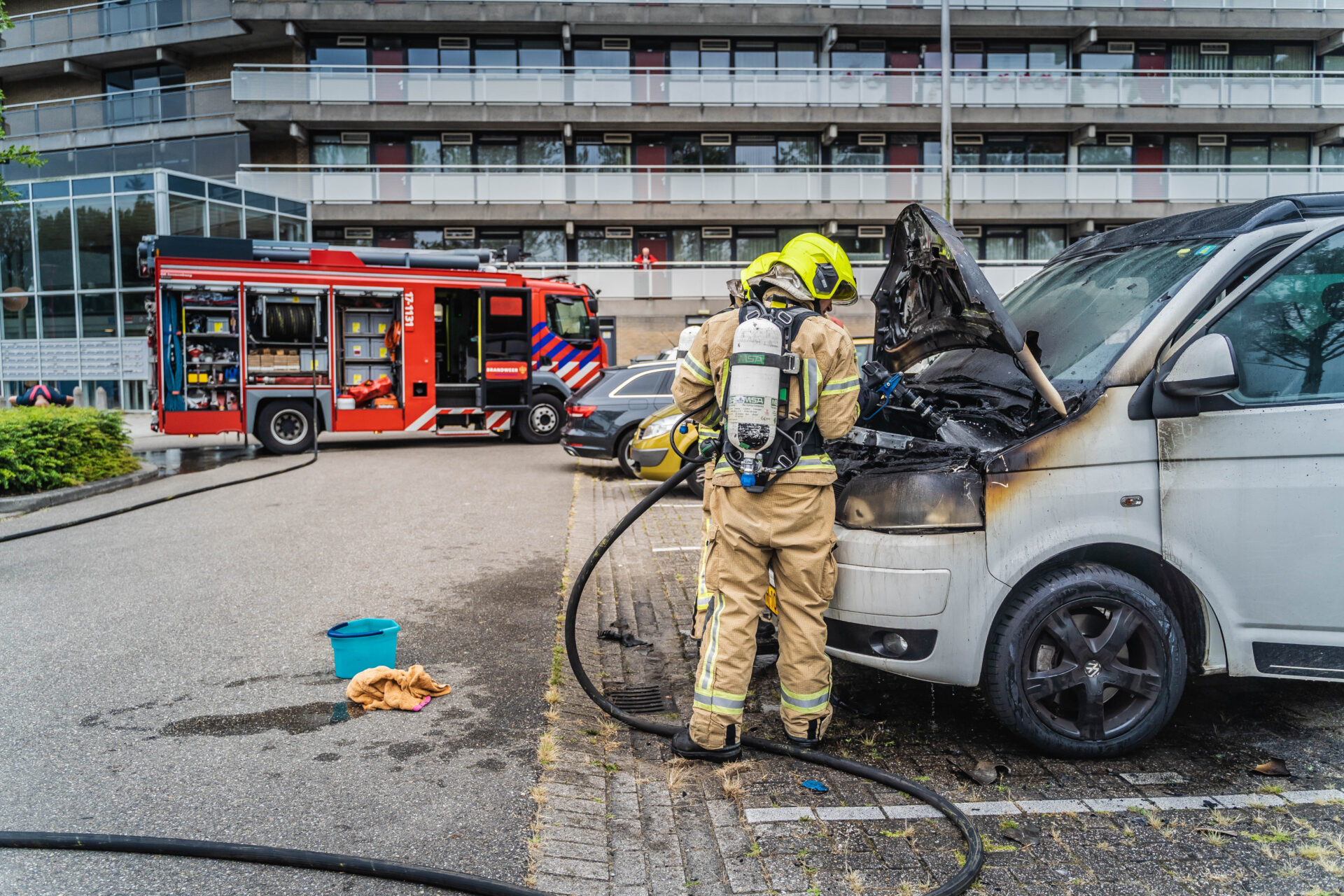 Camper gaat in vlammen op Beemsterhoek Capelle aan den IJssel Nieuws