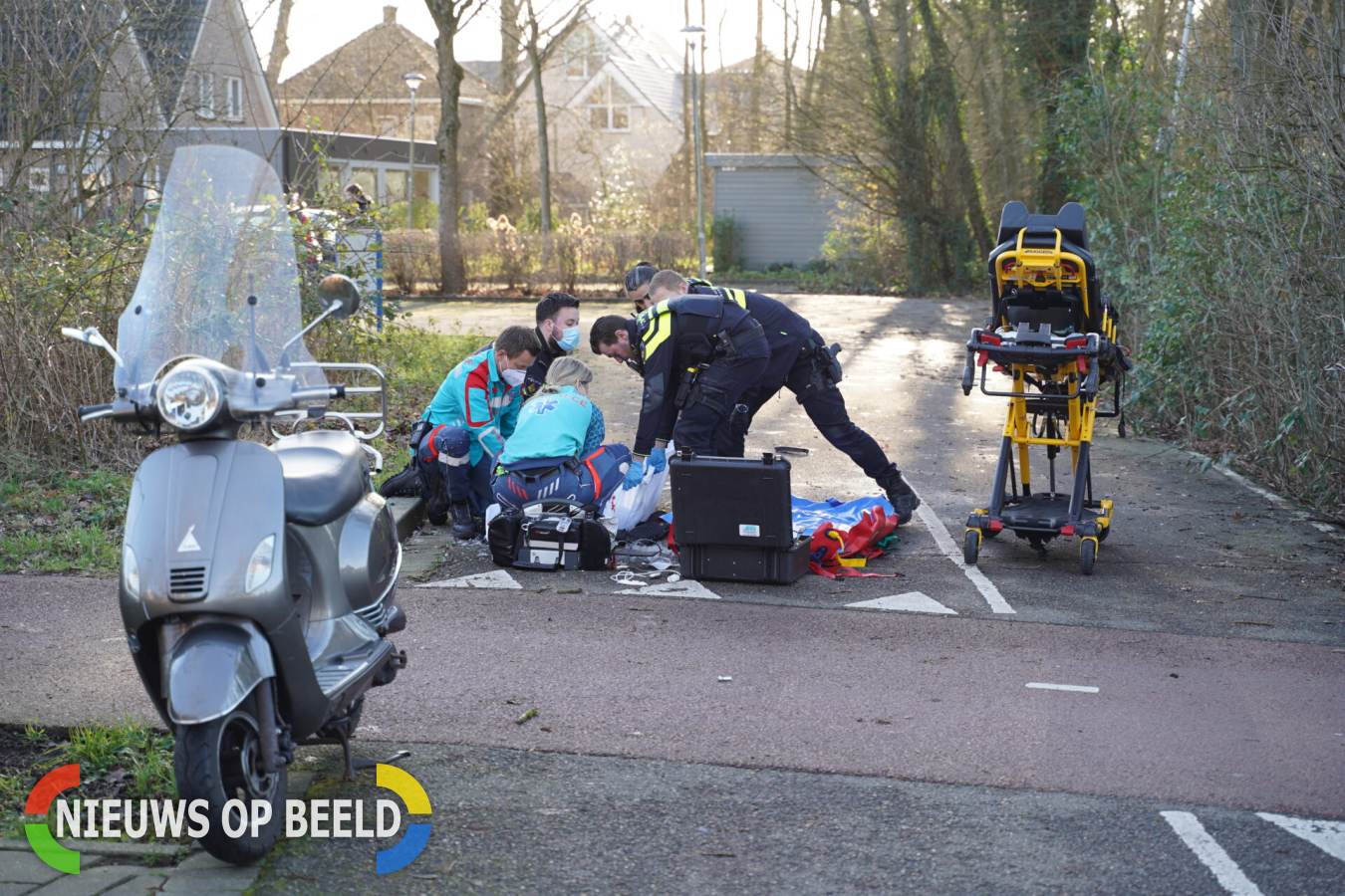 Vrouw op scooter gewond na aanrijding met auto Bermweg Capelle aan den