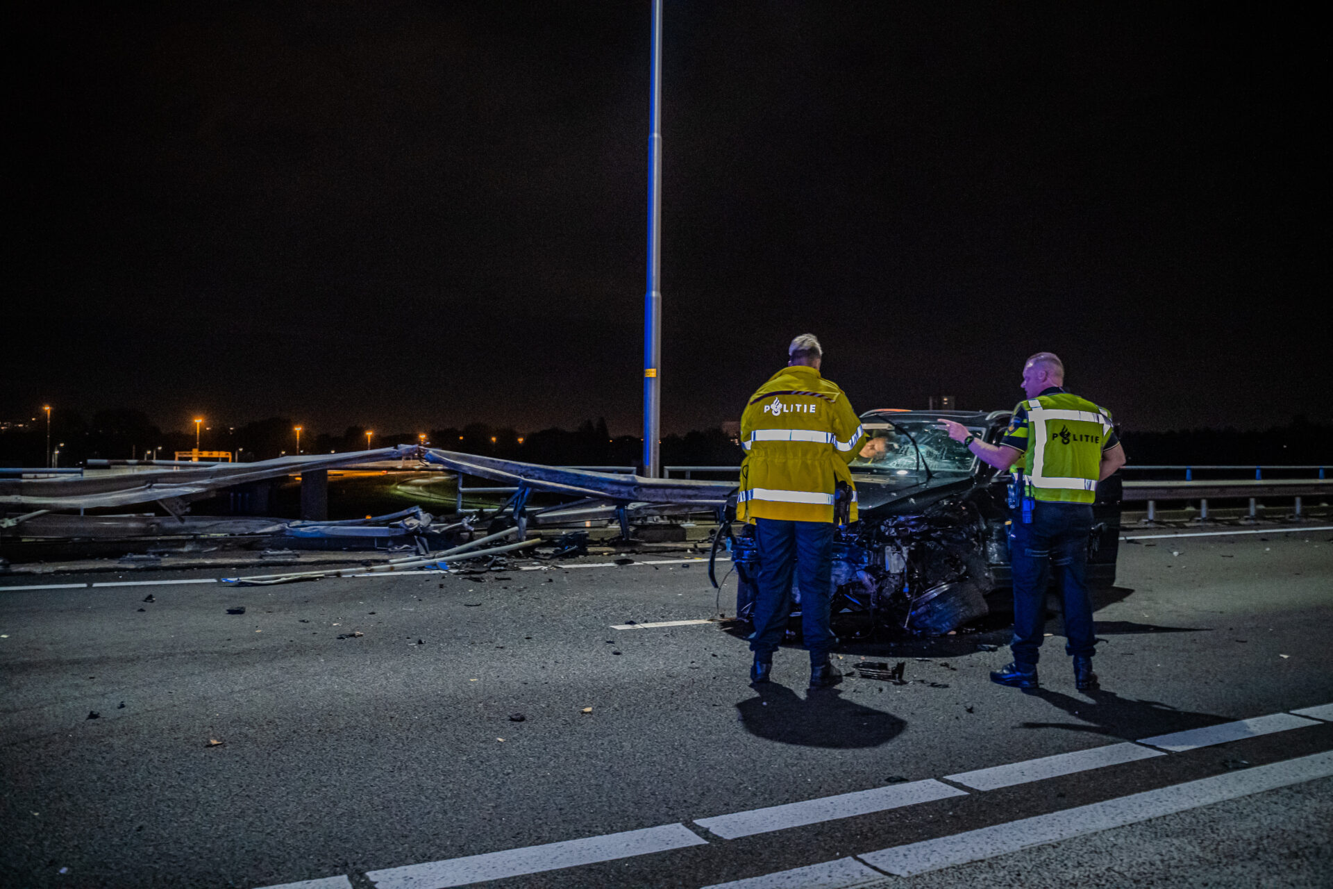 Inzittenden Auto Overleven Bizar Ongeval A16 Rotterdam Terbregseplein ...