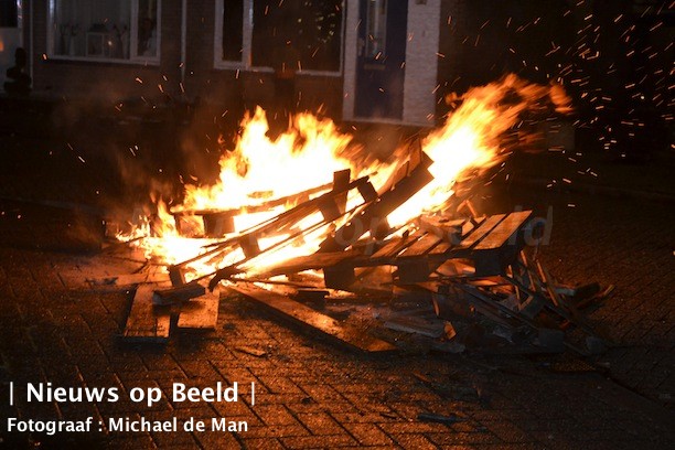 Jeugd steekt pallets in brand Nieuwerkerk aan den IJssel