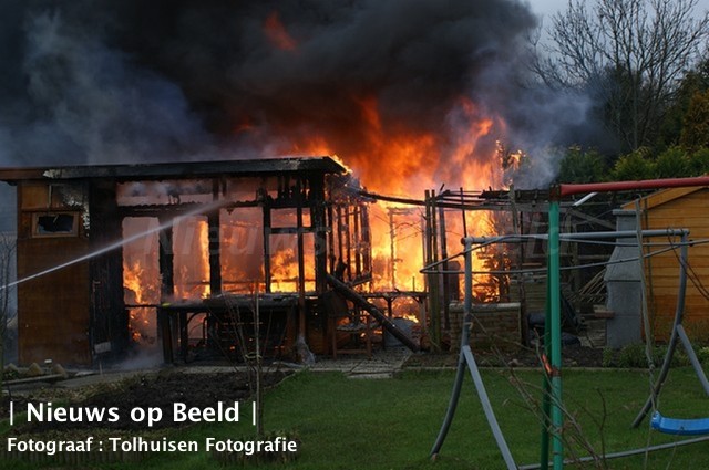 Tuinhuisjes uitgebrand om complex Vijfsluizen Schiedam