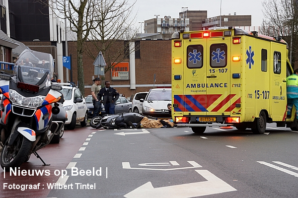 Aanrijding tussen scooter en personenauto Bovenlangs Zoetermeer