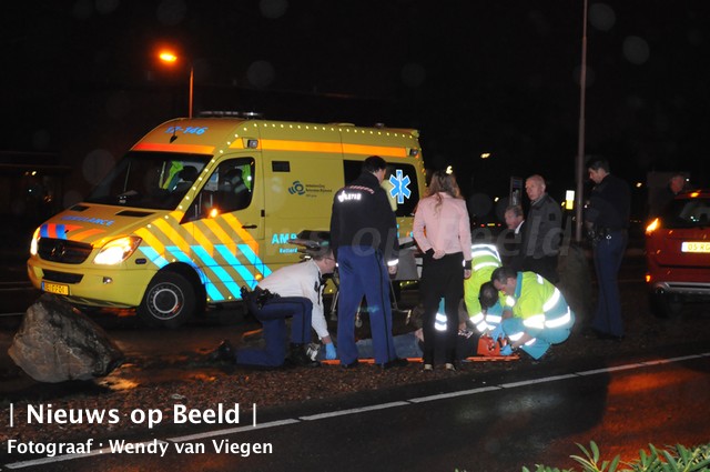 Voetganger geschept door auto Algerabrug Krimpen