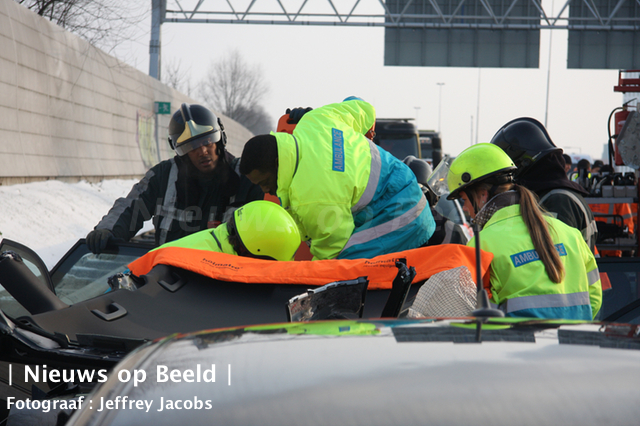 Vrouw bekneld ongeval vijf voertuigen A20 Rotterdam