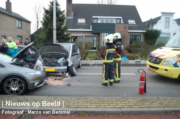 Ravage na ongeval met 3 auto’s in Reeuwijk