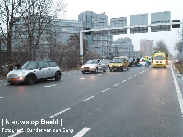 Licht gewonde na aanrijding tussen 3 voertuigen Europaweg Zoetermeer