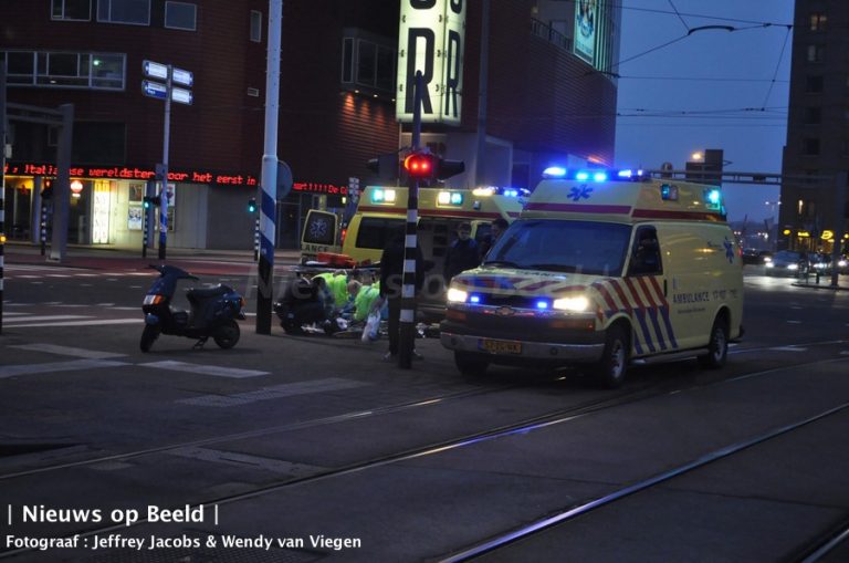 Wielrenner gewond na aanrijding Wilhelminaplein Rotterdam
