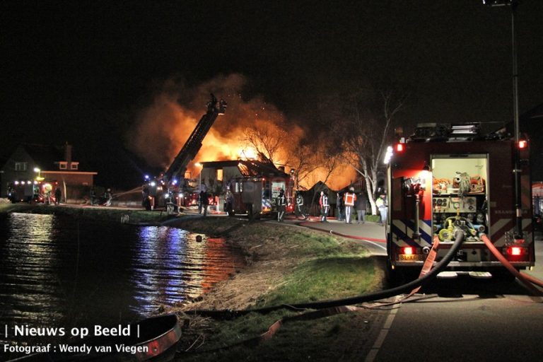 Zeer grote brand in boerderij aan Rottekade Bergschenhoek (video)