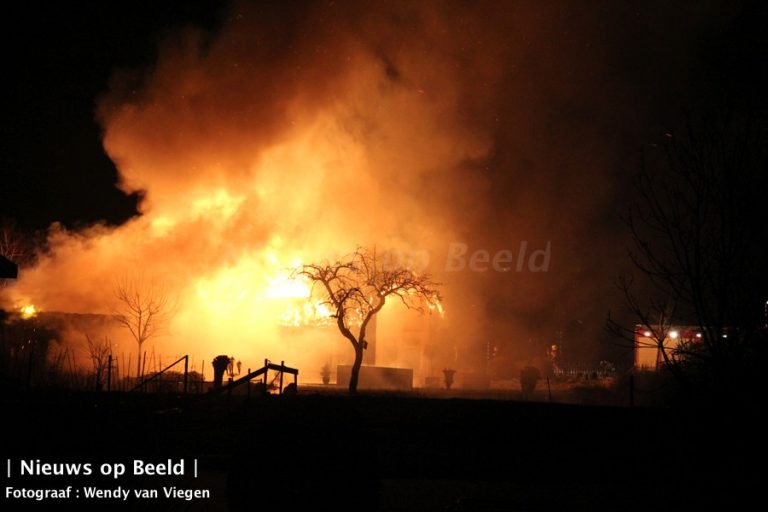 Brand in boerderij Bergschenhoek mogelijk aangestoken