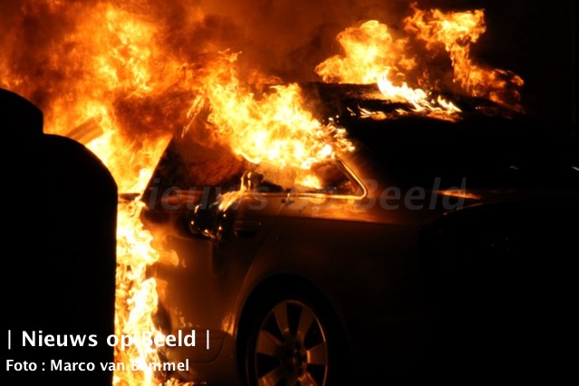 Auto volledig uitgebrand Teldersstraat Gouda