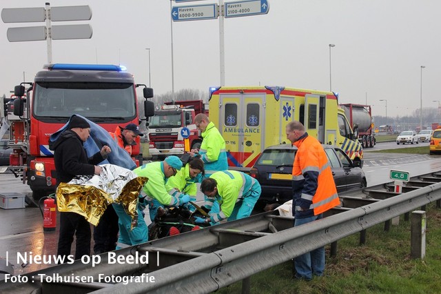 15-03-13-vondelingenweg-ongeval-02