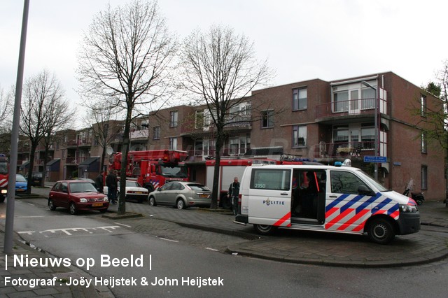 Persoon van balkon gehaald na brand in portiek Victor E. van Vrieslandstraat Rotterdam