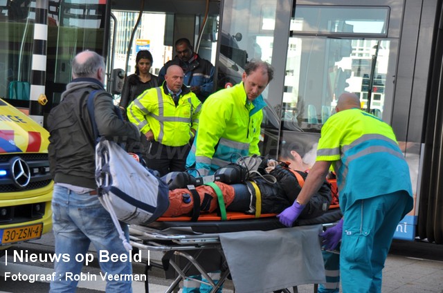 Voetganger gewond na aanrijding met tram Vasteland Rotterdam (video)