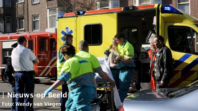 Brandweer redt kind uit woning na brand Beukelsweg Rotterdam (video)