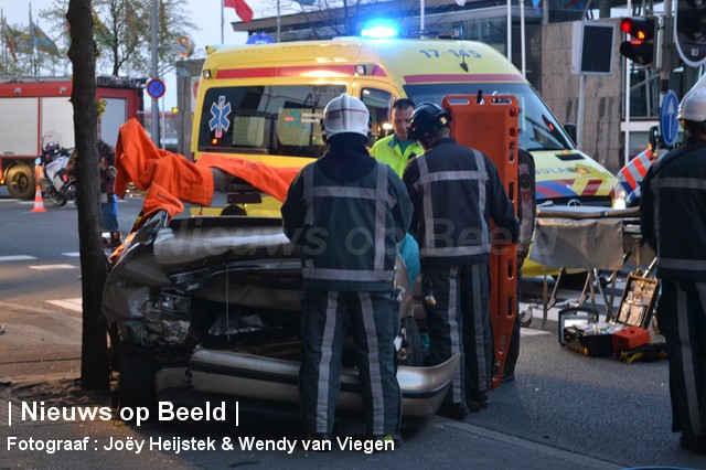 Bestuurder rijdt door na ernstig ongeval Boompjes Rotterdam (video)