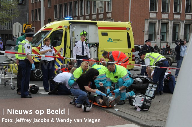 Drie slachtoffers na ongeval met motoragent Blaak Rotterdam (video)