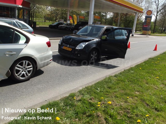 Lichtgewonden bij aanrijding tussen vier auto’s Aveling Hoogvliet