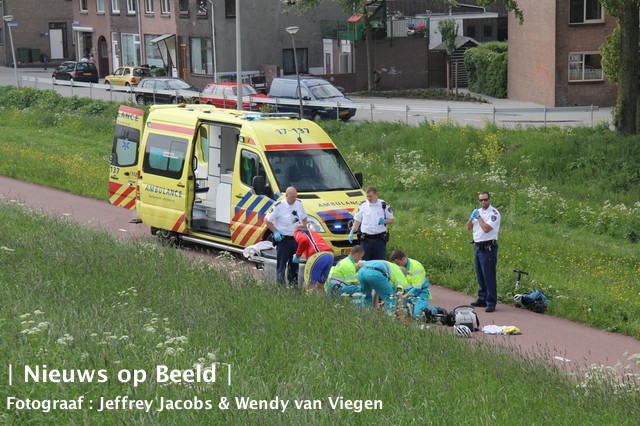 Wielrenner zwaargewond na val met fiets IJsseldijk Capelle a/d IJssel (video)