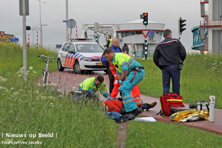 Gewonde na aanrijding tussen twee fietsers Algebrug Capelle aan den IJssel