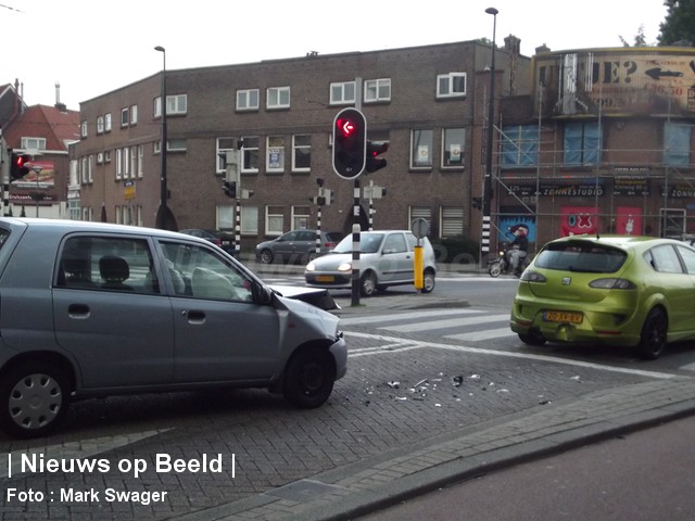 Lichtgewonde na kop-staart aanrijding Kleiweg Rotterdam