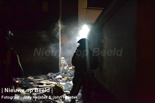 Felle brand naast portiek Prins Bernhardstraat Krimpen a/d IJssel (video)