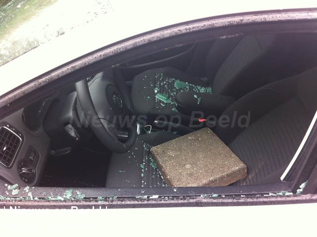 16-05-13-Autoinbraak-
