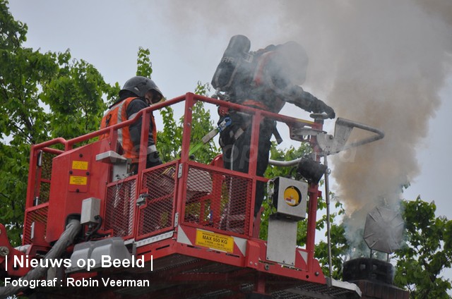 20-05-13-Rijksstraatweg-Hellvoetsluis-schoorsteenbrand5