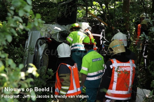 Zwangere vrouw bekneld in voertuig na eenzijdig ongeval A20 Nieuwerkerk a/d IJssel (VIDEO)