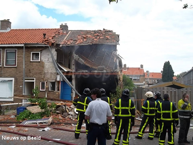 Woning verwoest door explosie Johan Willem Frisostraat Dordrecht