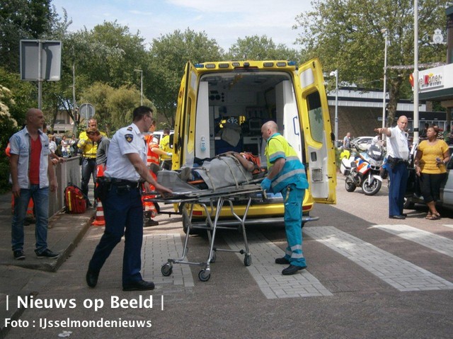 17-06-13-catullusweg-rotterdam-ongeval-scooter-4