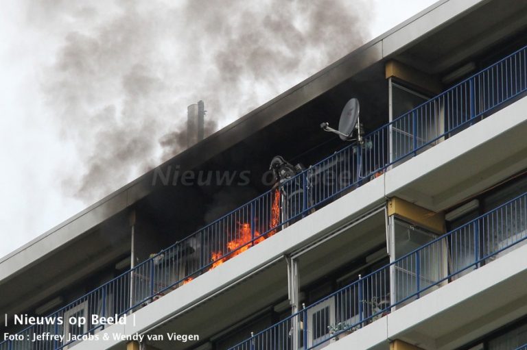 Felle brand in flat Viervantstraat gemeld vanaf A16 Rotterdam