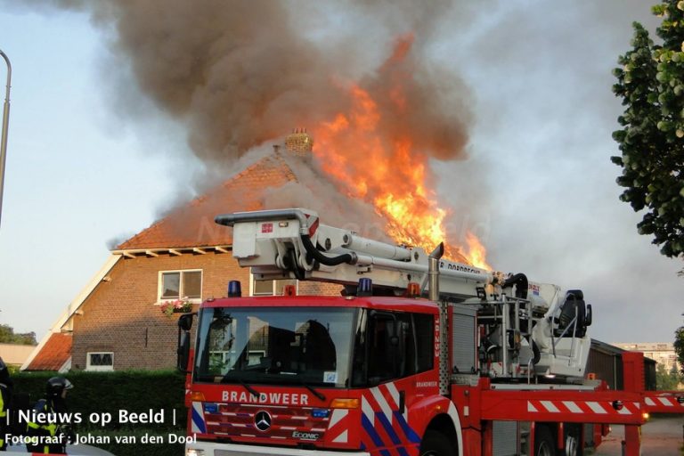 Uitslaande brand in woonboederij Stevensweg Dordrecht