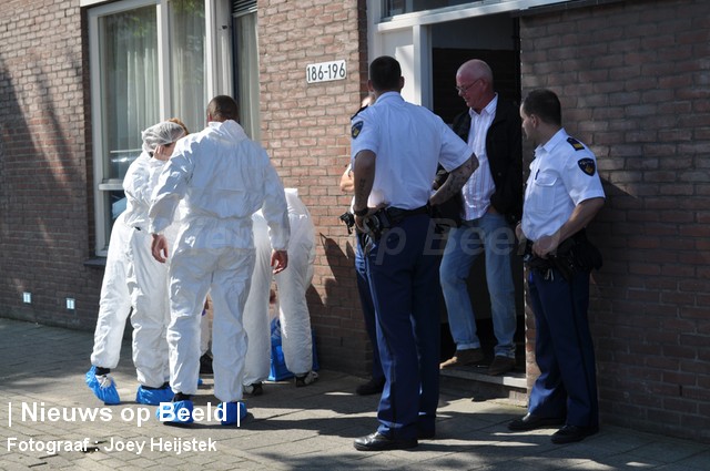 Man (61) omgekomen bij steekincident Sandelingstraat Rotterdam (video)