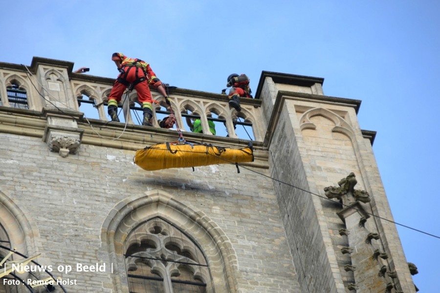 27-07-13-brielle-reddingsactie-kerktoren-08