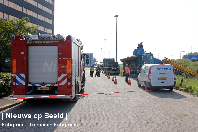 foto-tolhuisen-fotografie-omgevallen-kraan-seattleweg-pernis-10-07-13-1