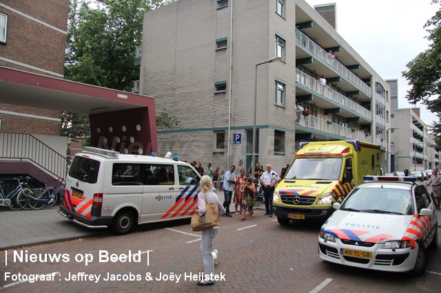 Tiener gewond na val van balkon Gijsinglaan Rotterdam (Video)