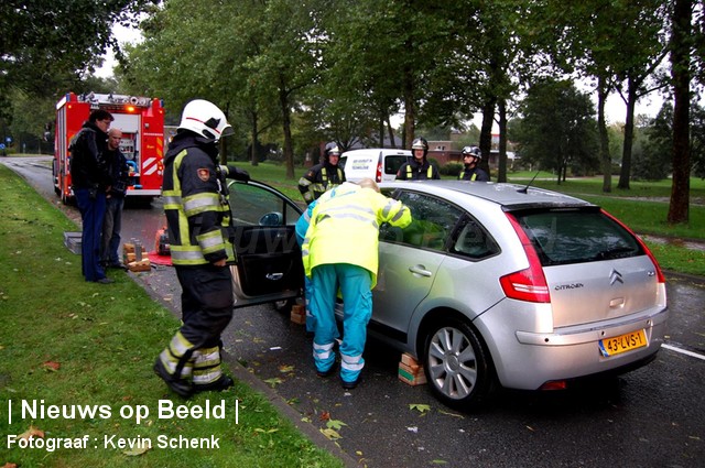 Man gewond na aanrijding tussen twee voertuigen Aveling Hoogvliet