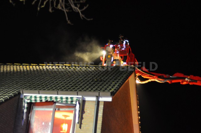 Brand in schoorsteen van woonhuis Baarsweg Hoogvliet