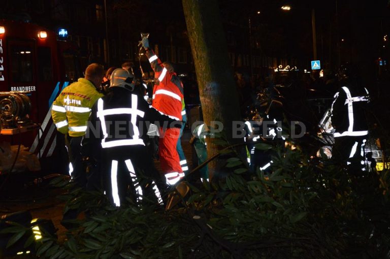 Automobilist zwaargewond na eenzijdig ongeval Franselaan Rotterdam