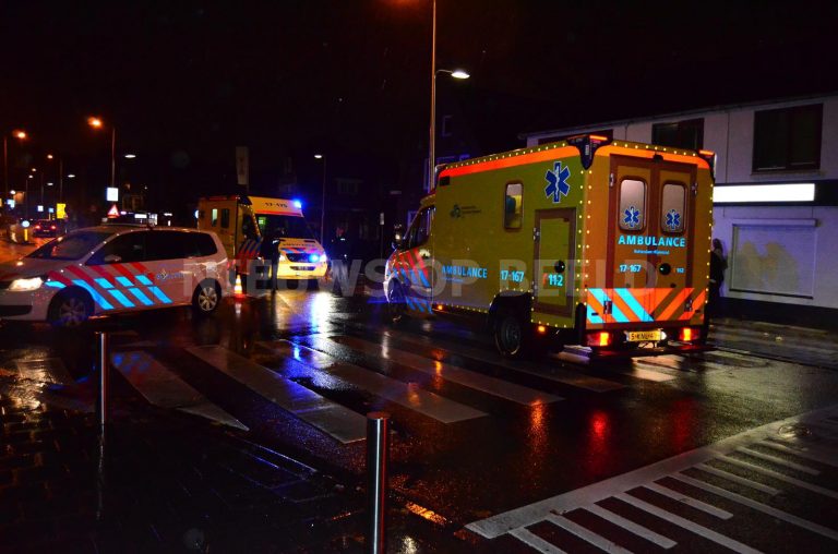Voetganger zwaargewond na aanrijding met scooter, Kareldoormanstraat Spijkenisse