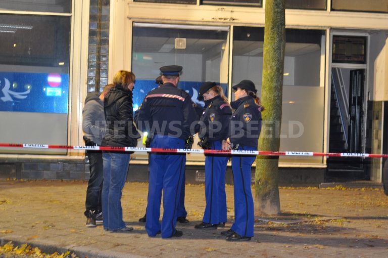 Politie onderzoekt overleden persoon in woning Gouwstraat Rotterdam