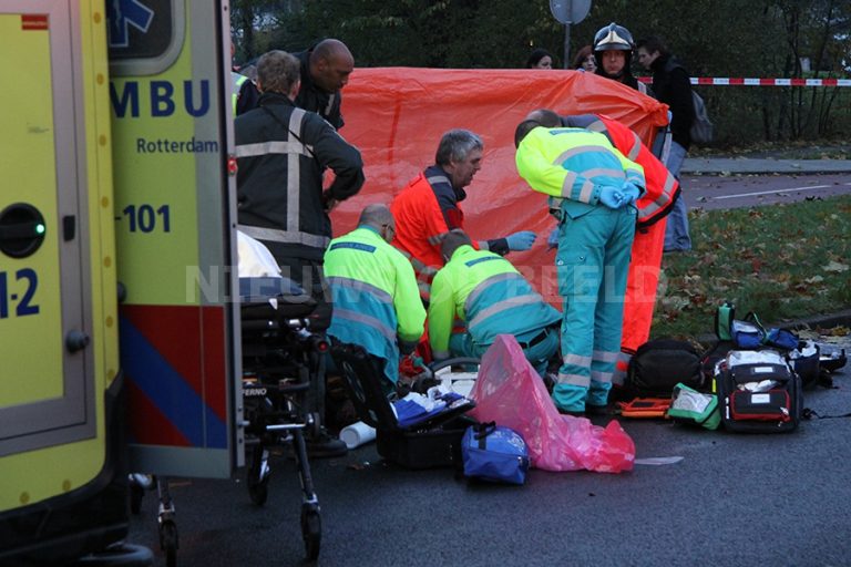 Voetgangster (64) overleden na aanrijding President Wilsonweg Rotterdam (video)