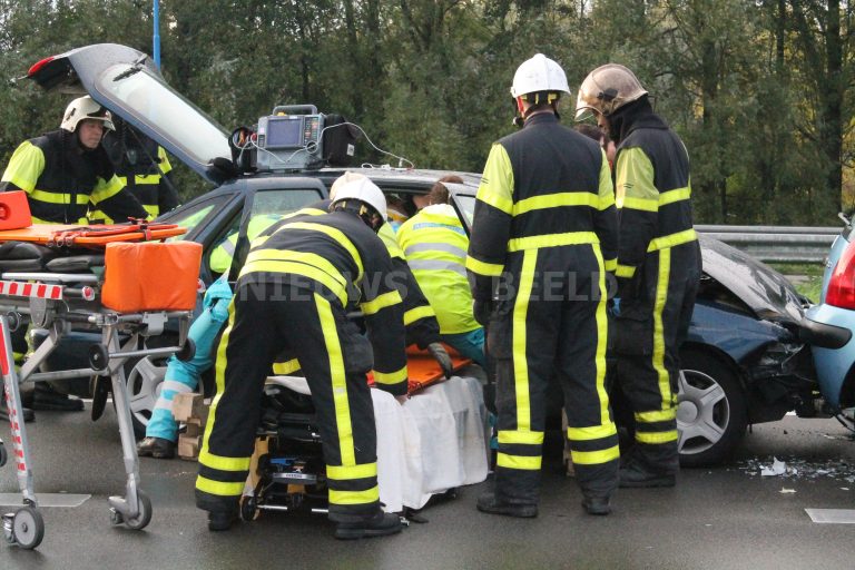 Meerdere gewonden na aanrijding tussen vier auto’s Oostweg Zoetermeer