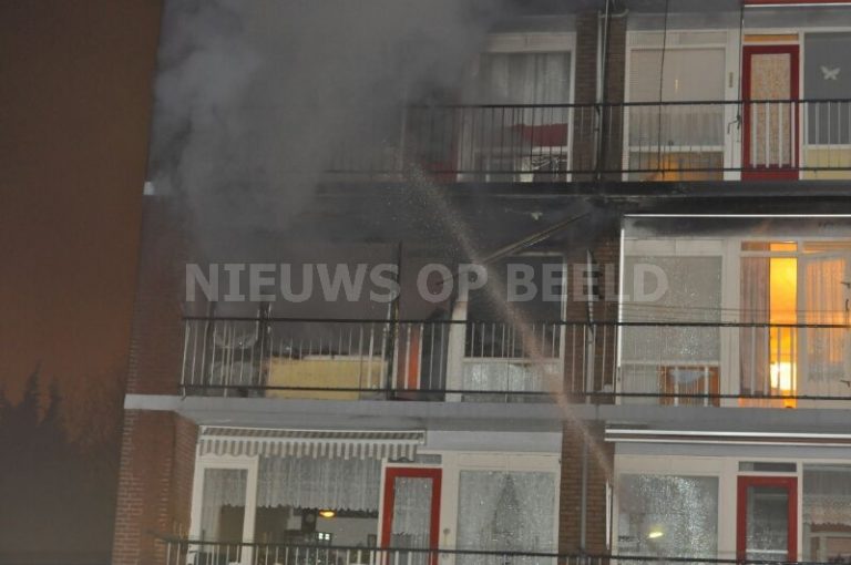 Foto update – Gewonde bij uitslaande brand in ouderenwoning Keverdijk Rotterdam
