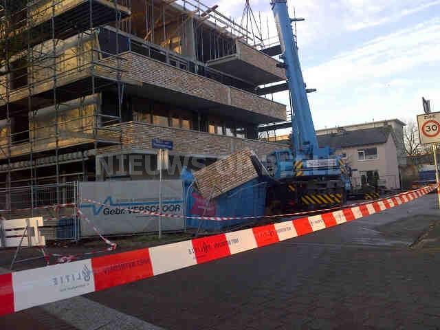 Bouwvakkers gewond na ingestort balkon Karel Doormanweg Dordrecht
