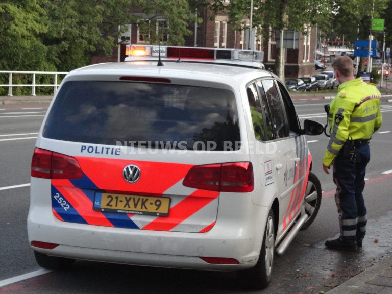 Monteur rijdt auto van klant van dijk in de sloot Maassluissedijk Vlaardingen