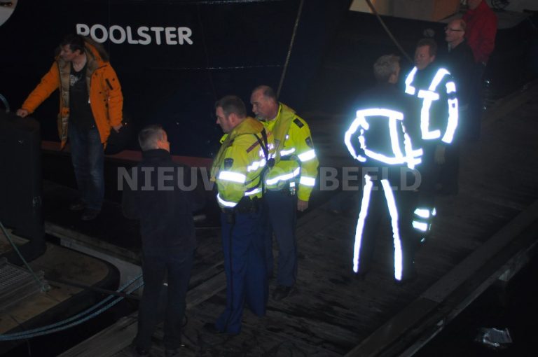 Isolatiemateriaal vat vlam in machinekamer van schip Entrepothaven Rotterdam