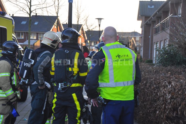Bewoonster loopt brandwonden op tijdens bluspoging na keukenbrand Vrijenburglaan Barendrecht