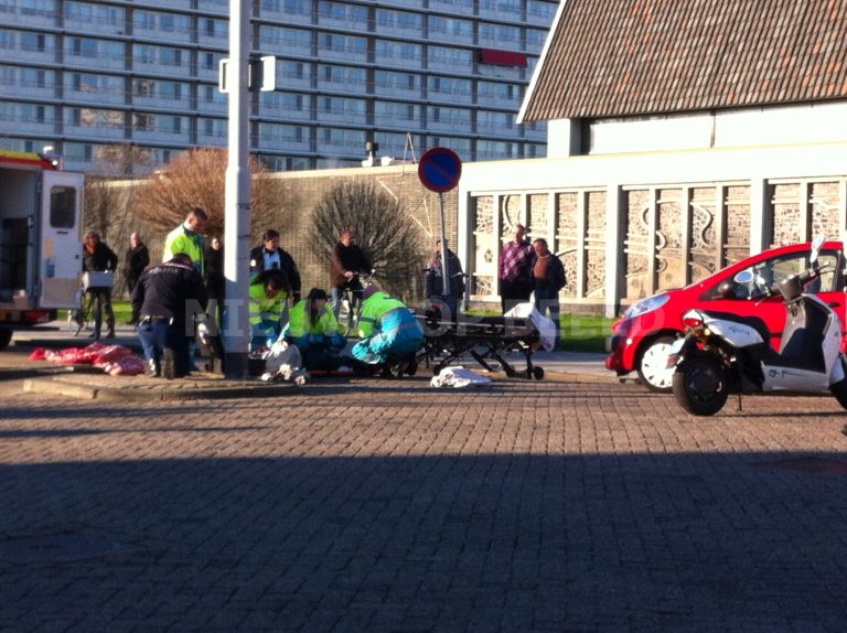 Fietser gewond na aanrijding Duikerstraat Rotterdam