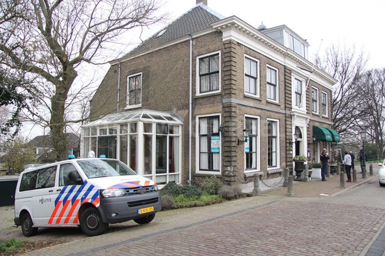 Personeel restaurant overmeesteren gewapende overvaller Dorpsstraat Capelle aan den IJssel